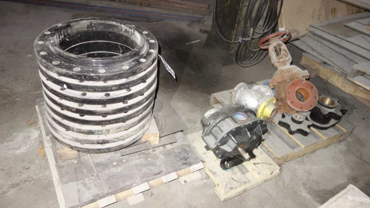 LOT OF 3 PALLETS OF ASSORTED VALVES, PUMPS, STEEL FLANGES - VALVES