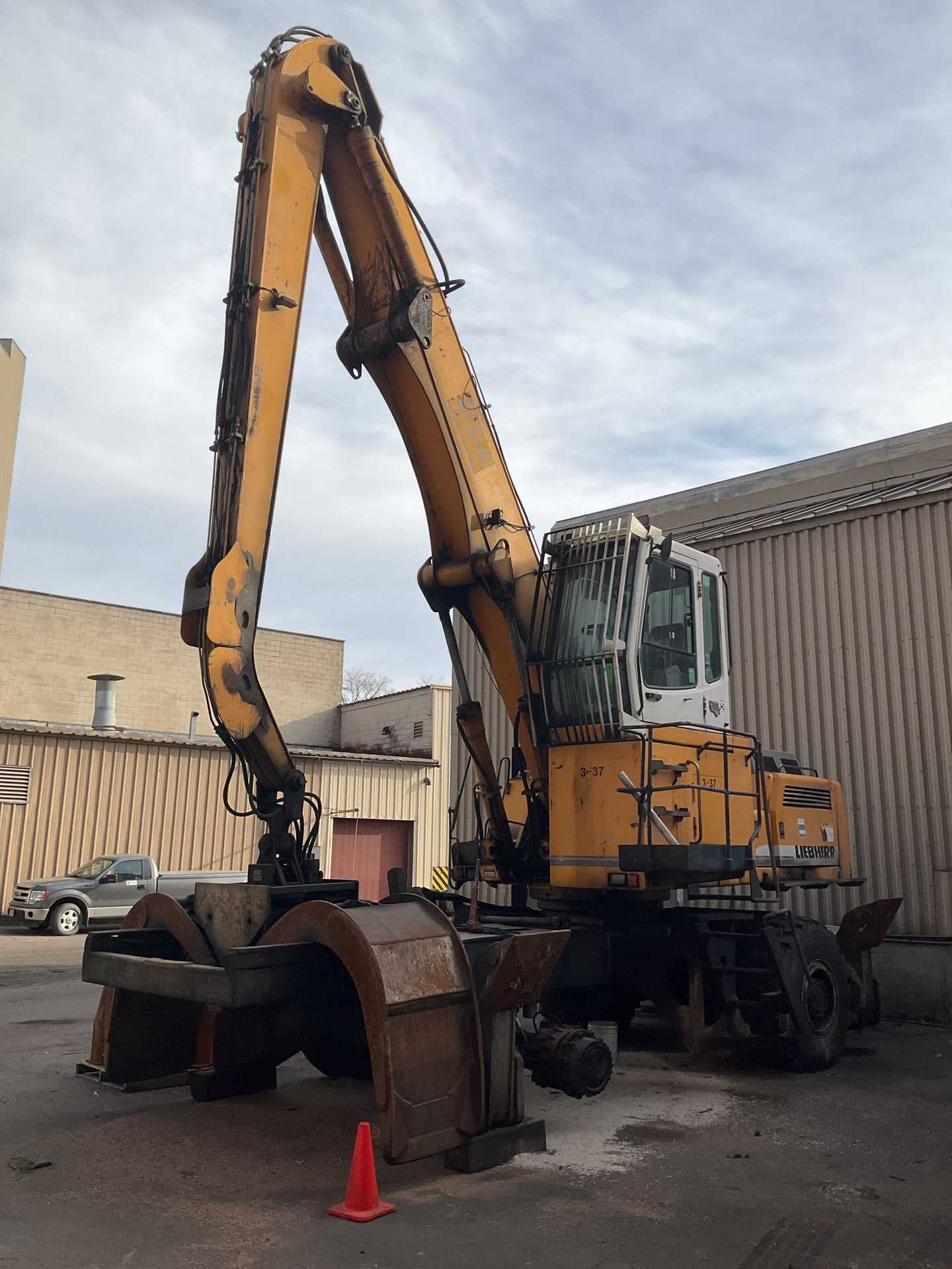 LIEBHERR A934 LITRONIC MOBILE MATERIAL HANDLER - CRANES