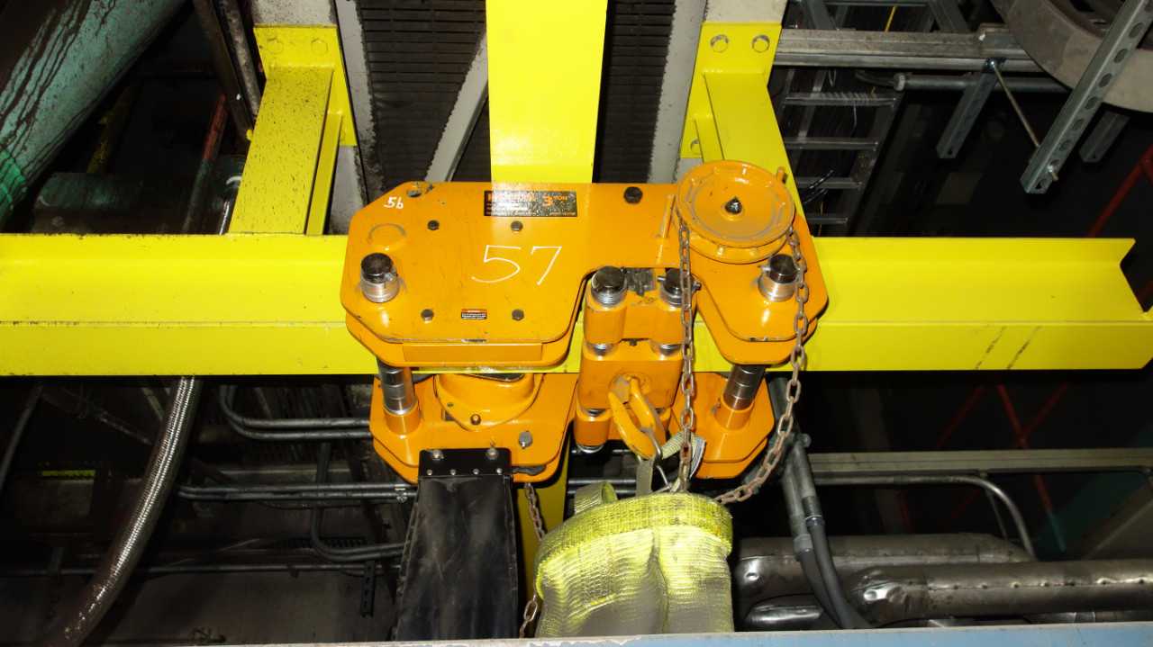 LOT OF 4 HARRINGTON 3 TON MANUAL CHAIN HOIST - MISCELLANEOUS