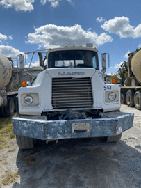 2003 MACK 600 DM600 READYMIX CONCRETE MIXER TRUCK - MIXER TRUCKS