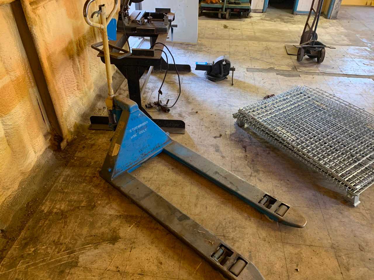 Pallet jack - MANUAL PALLET JACKS Pallet jack - MANUAL PALLET JACKS
