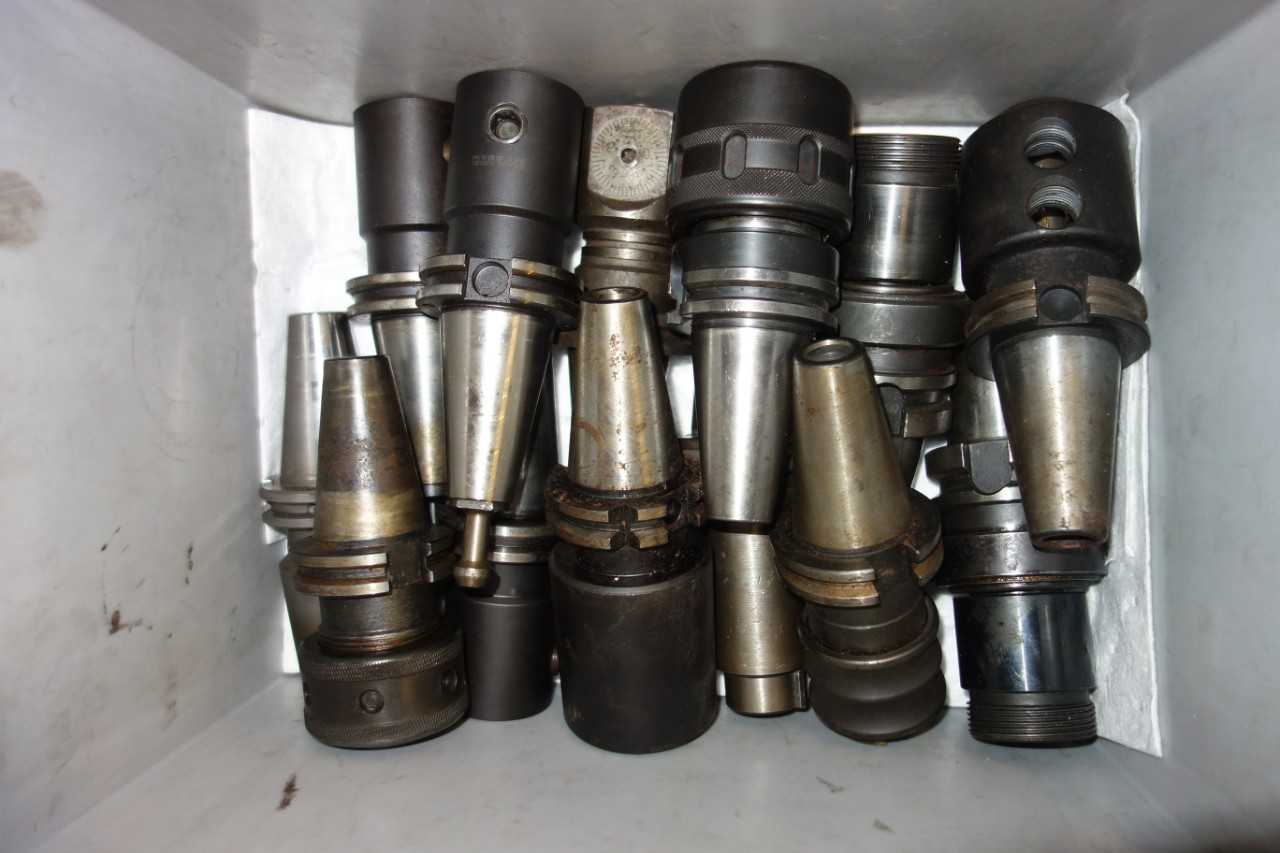 LOT OF ASSORTED CAT 40 TOOL HOLDERS - ELECTRIC POWER TOOLS