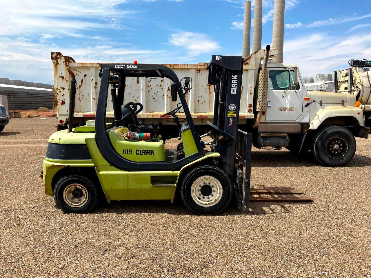 Clark CMP50SD 10000LB Diesel Forklift - FORKLIFTS