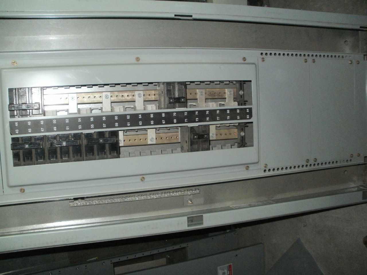 EATON PANEL BOARD 400A-120-240 POW-R-LINE 3 - INDUSTRIAL PARTS