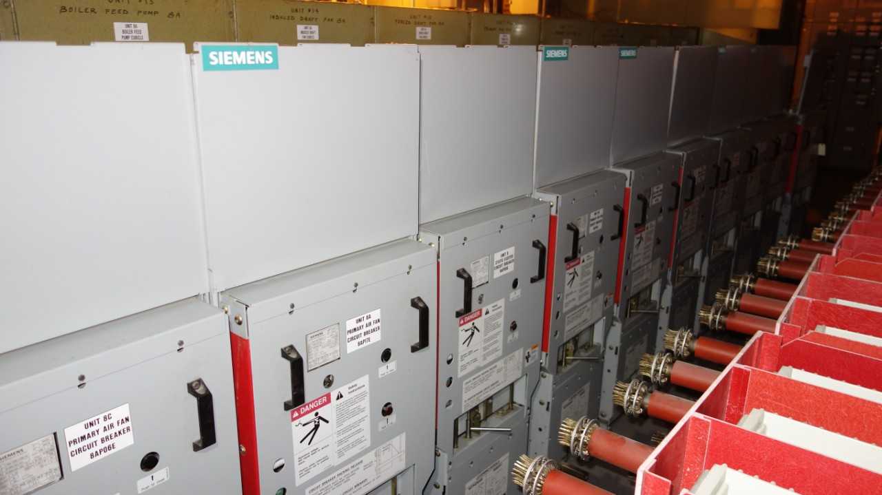 LOT OF 11 SIEMENS 5-MSV-350C-1200-78 1200A 4.76KV AC HIGH VOLTAGE CIRCUIT BREAKER - CIRCUIT BREAKERS