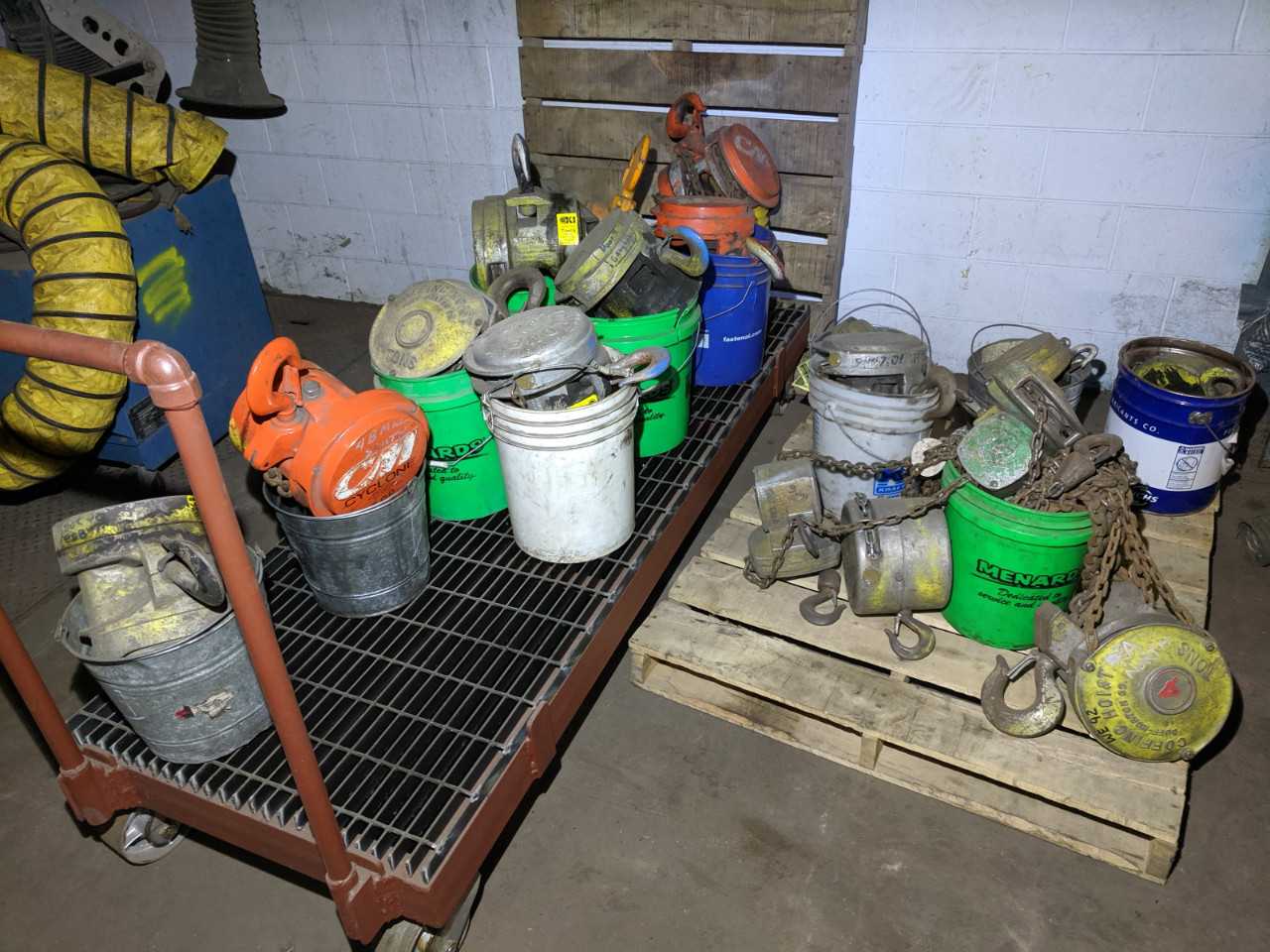 LOT OF ASSORTED CHAINFALLS WITH CART - ELECTRIC POWER TOOLS LOT OF ASSORTED CHAINFALLS WITH CART - ELECTRIC POWER TOOLS