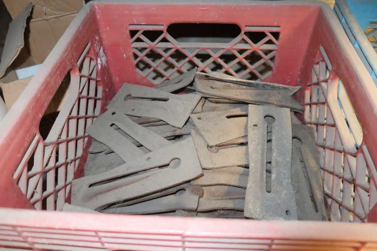 LOT OF ASSORTED STEEL WEDGES - HAND TOOLS