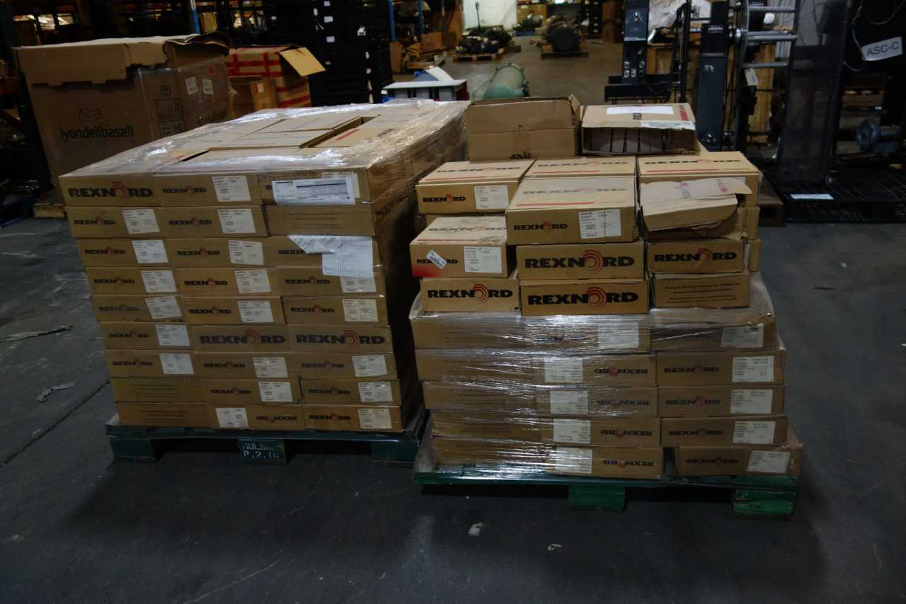 2 PALLETS OF REXNORD TABLETOP CHAIN - LIFTING EQUIPMENT