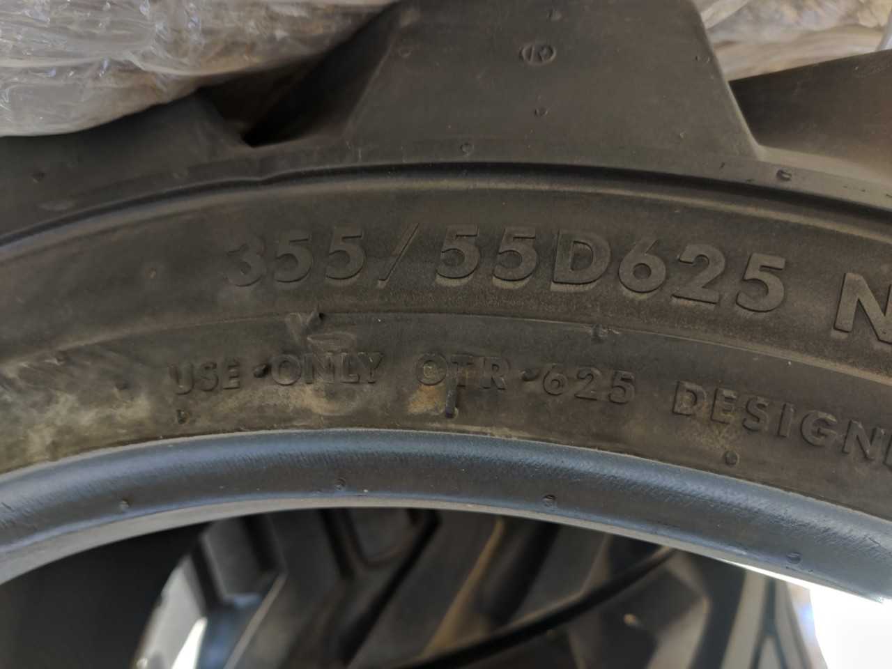 1 PALLET OF 6 INDUSTRIAL TRUCK TIRES - HYDRO EXCAVATOR TRUCKS