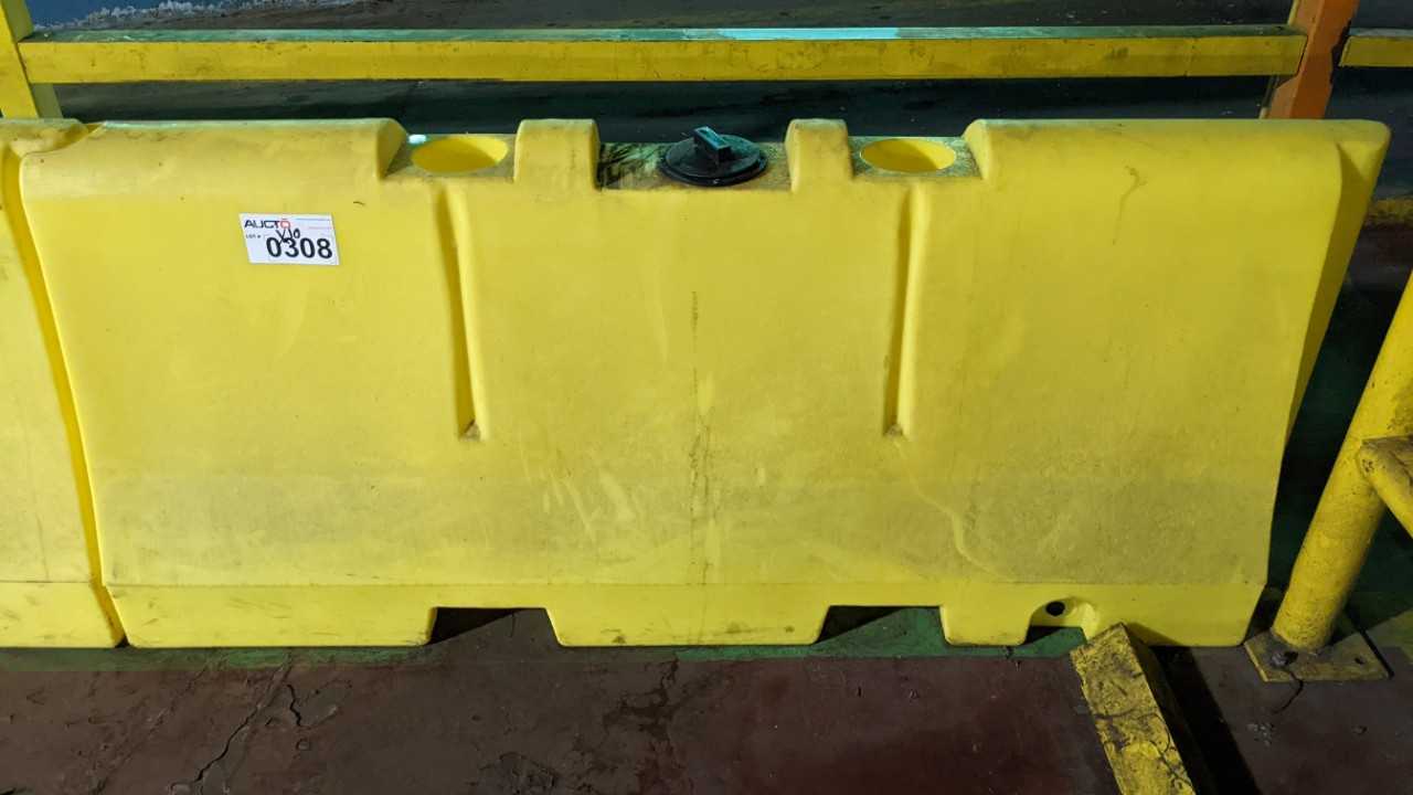 Lot of 10 safety traffic barriers - SAFETY EQUIPMENT
