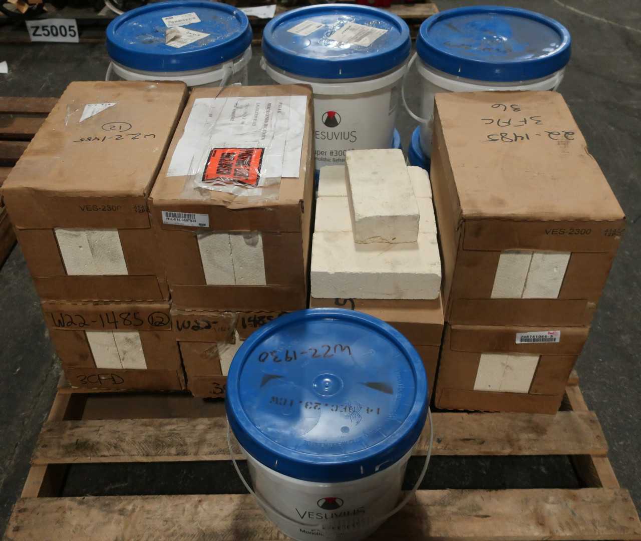 1 PALLET OF NEW FIRE BRICKS AND BRICK CEMENT - MISCELLANEOUS
