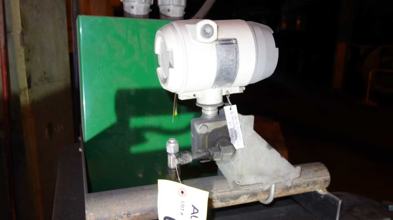LOT OF 2 HONEYWELL ST3000 STG644 PRESSURE TRANSMITTER - INSTRUMENTATION