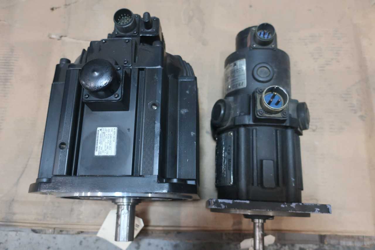 1 LOT OF TWO SERVO MOTORS- YASKAWA UGCMED-04AA2XX 2KW 1750RPM 5/8IN SERVO MOTOR, SGMDH-45A2B-YR15 4500W 1500RPM 28.4NM 200V-AC SERVO MOTOR - SERVO