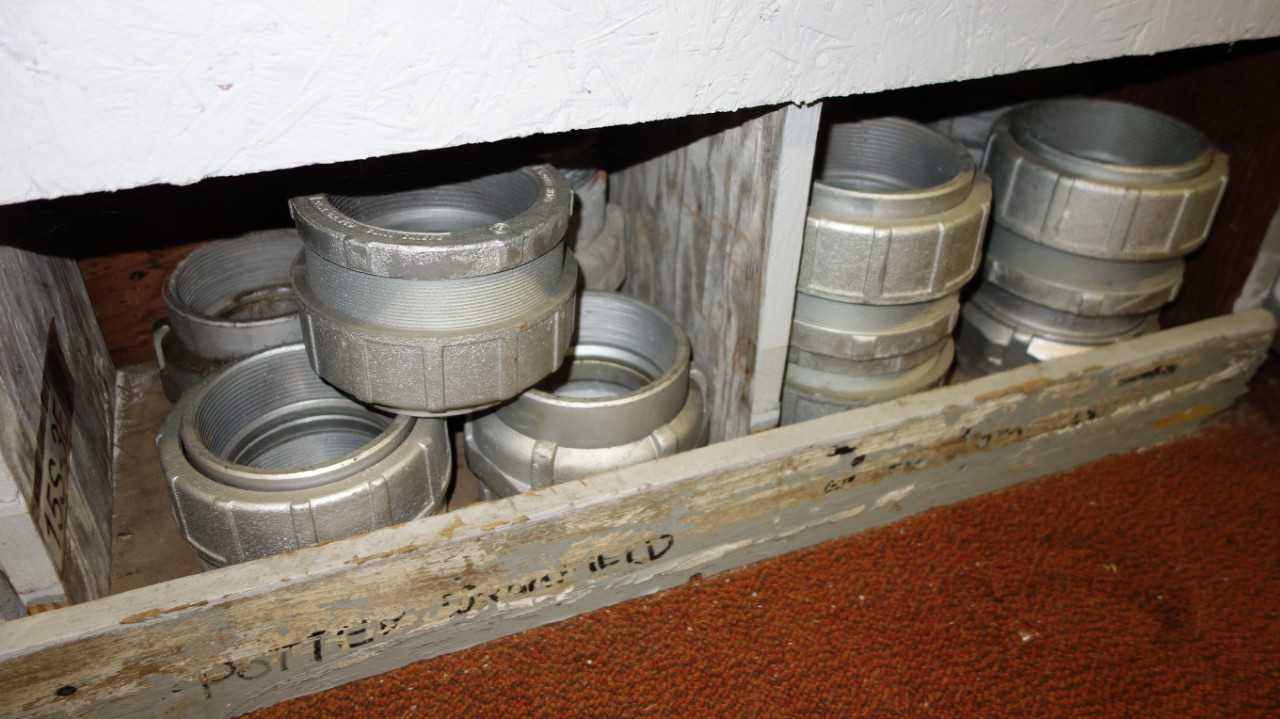 CONTENTS OF PIGEON HOLE CABINET, ASSORTED ELECTRIC CONDUIT FITTINGS - CONDUIT FITTING