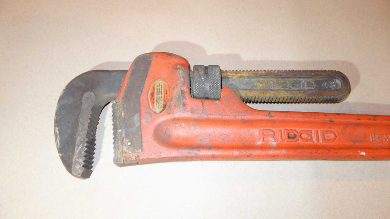 RIDGID 48 IN HEAVY DUTY PIPE WRENCH - HAND TOOLS