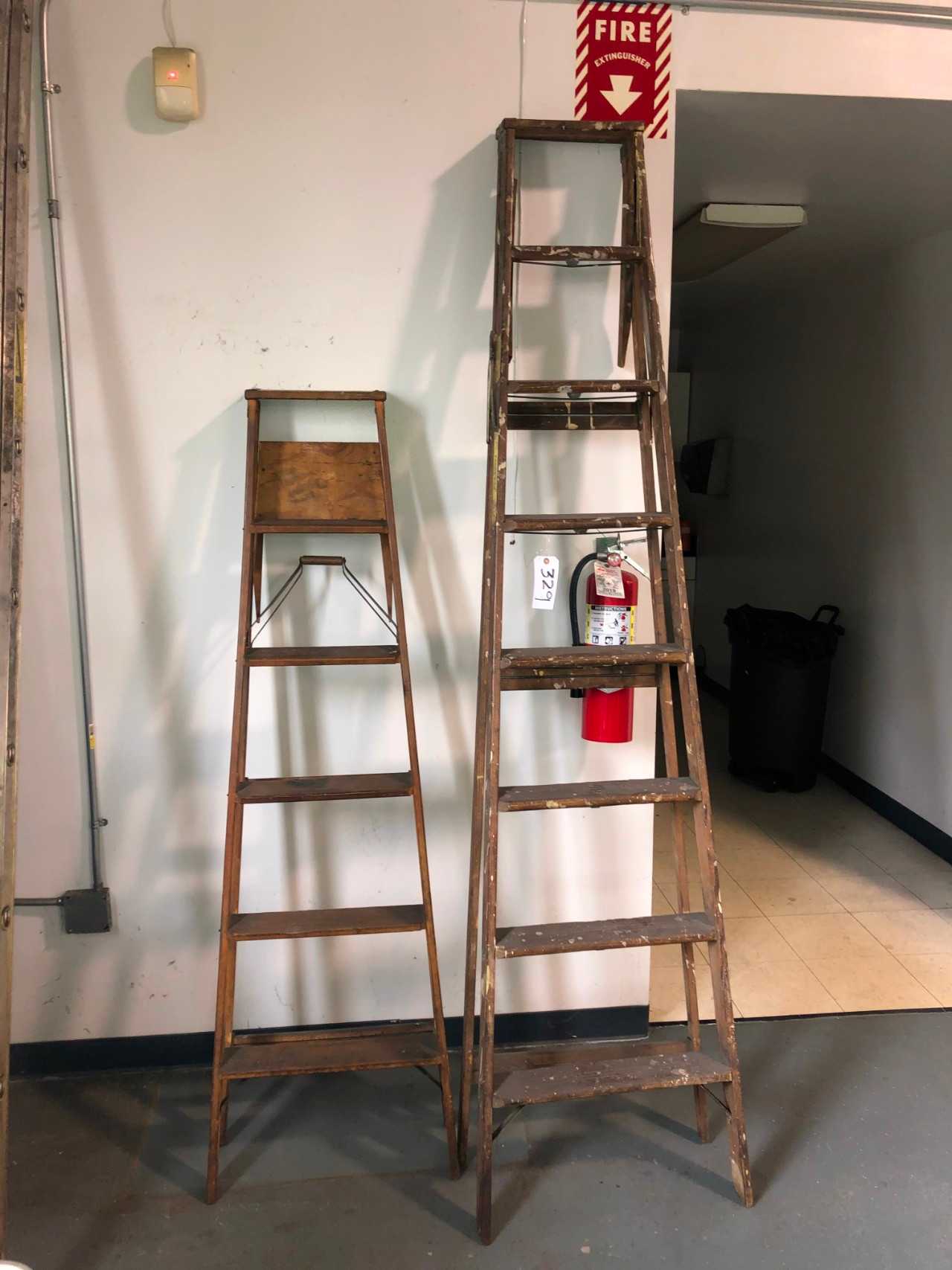 Lot of 2 Wood Ladders, 1-8' & 1-5' - ELECTRIC POWER TOOLS
