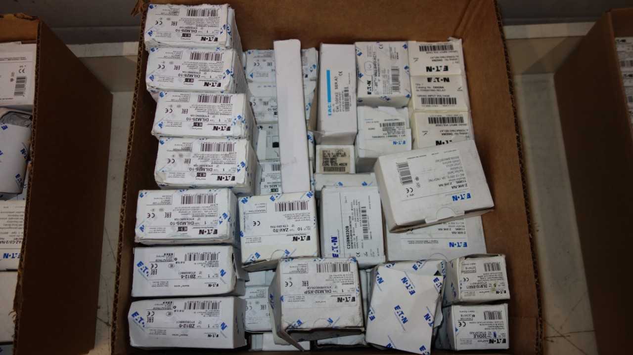 1 BOX OF EATON / CUTLER HAMMER ELECTRICAL - ELECTRICAL COMPONENTS