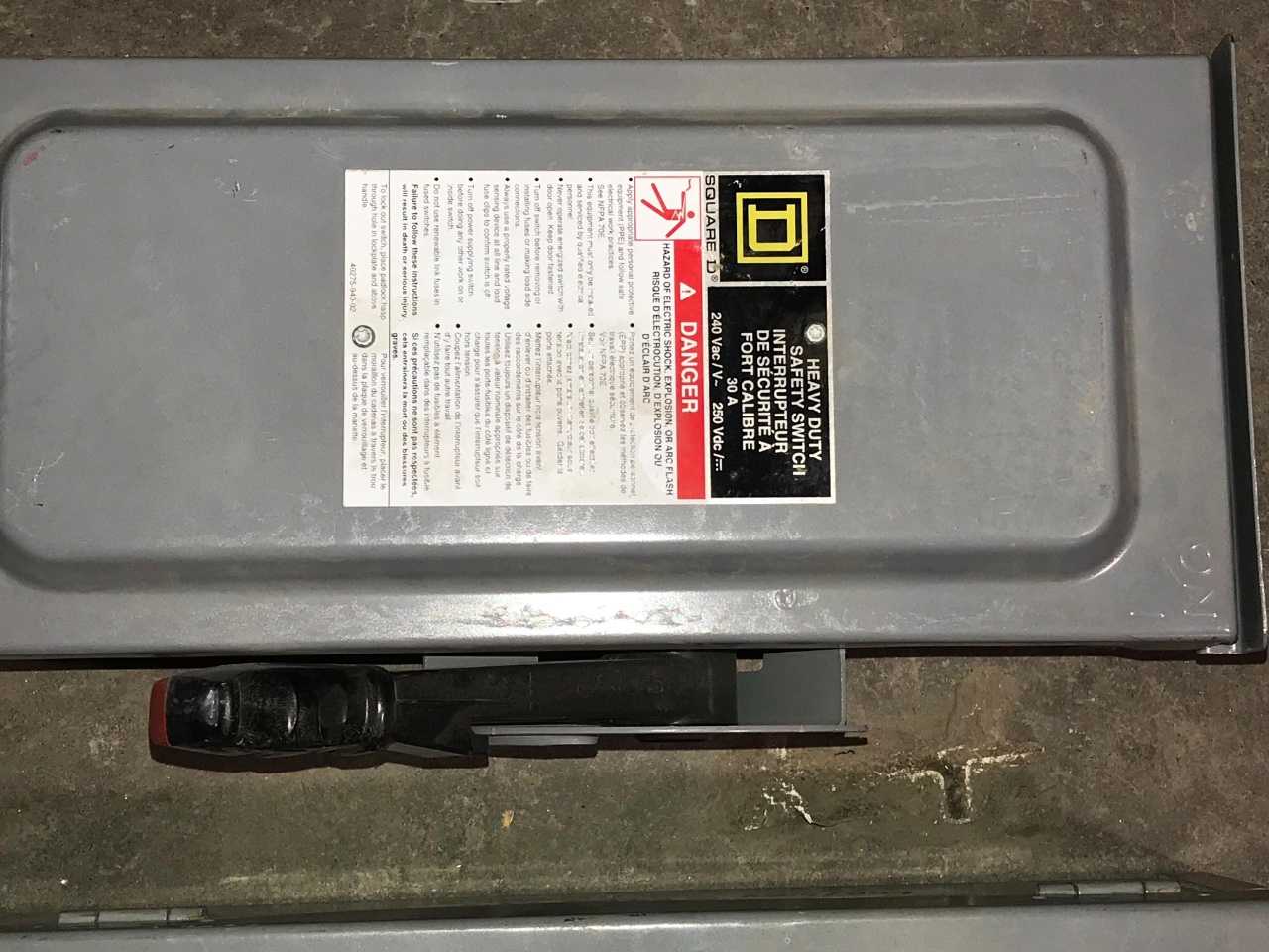 SQUARE D SAFETY SWITCHES (QTY 3) - SAFETY SWITCH