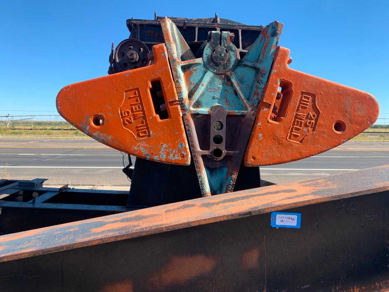 Sampson post 46G25, Gear box 228-257-74, T 15-365, Cranks T177-81(2), wights 25(4), head, beam, equalizer, pitman arms, lower w/pin housings, no pins, 7”casing wide base - PALLET JACKS