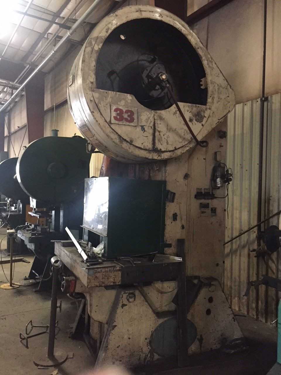 Federal 10, Inclinable 125 Ton OBI Punch Press, 125 Tons, Year 1968 - MACHINE TOOLING