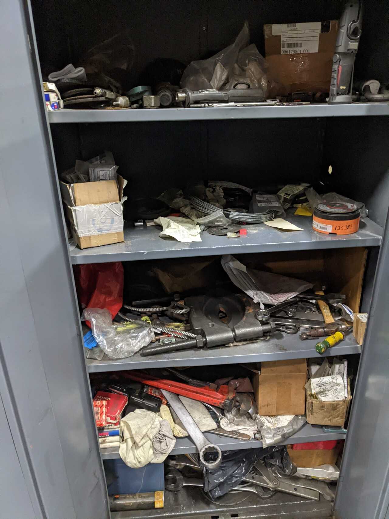 2 DOOR TOOL CABINET WITH CONTENTS, ASSORTED TOOLS, AIR GUNS, WRENCHES, VISES - TOOL STORAGE