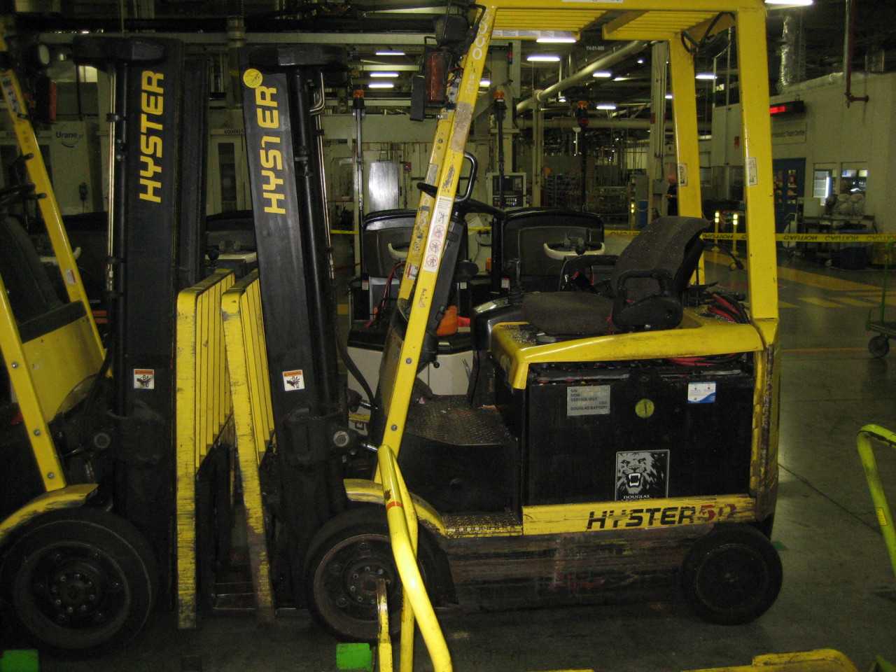 Hyster 5000# Electric Lift Truck (Model E50Z) - SN_G108V04217C, comes with Douglas Battery (Model #085DL-21) and Power Designers 20 KW ORC Charger (Model #PH-FC-20KW) - SN_2205020306 - Good condition - FORKLIFTS