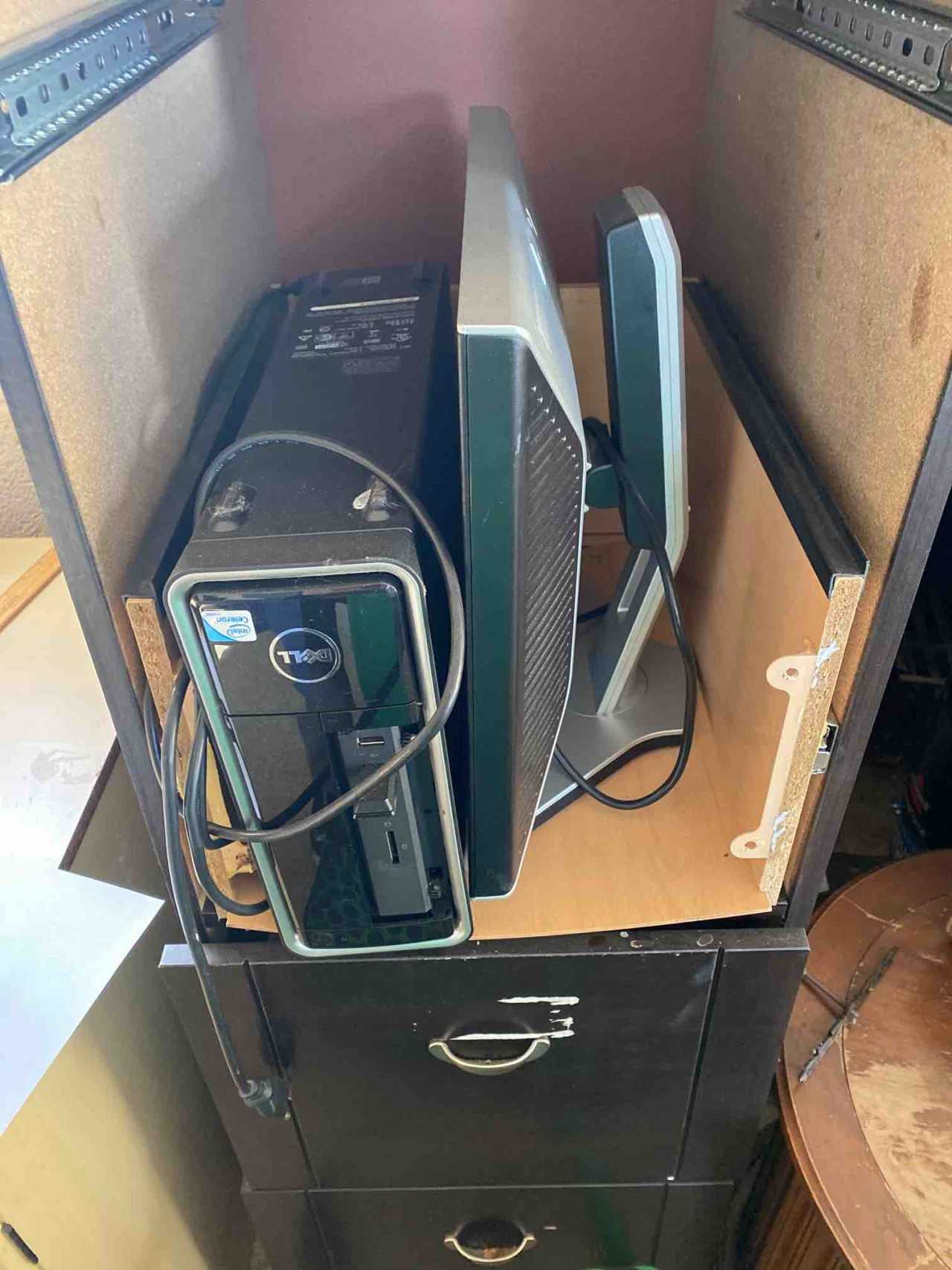 Lot of Computer and printers - MATERIAL HANDLING