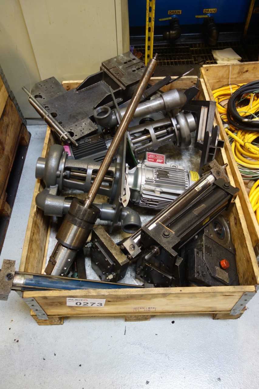Pallet of assorted coolant pumps, cylinders, machine parts - MACHINING ACCESSORIES & TOOLING