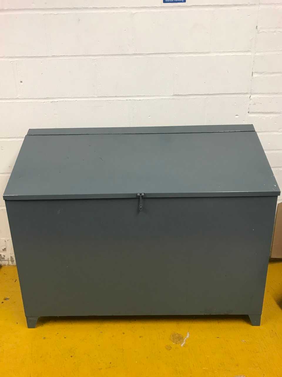 Metal storage container x 2 - TOOL STORAGE