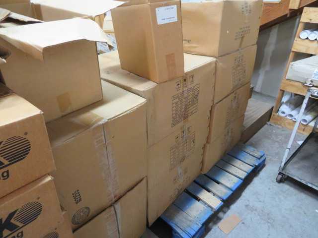 MHT 200 Watt: (11) boxes – Shoe Box Flood Induction Lights – SFL-200E-5K-U-SF - MISCELLANEOUS