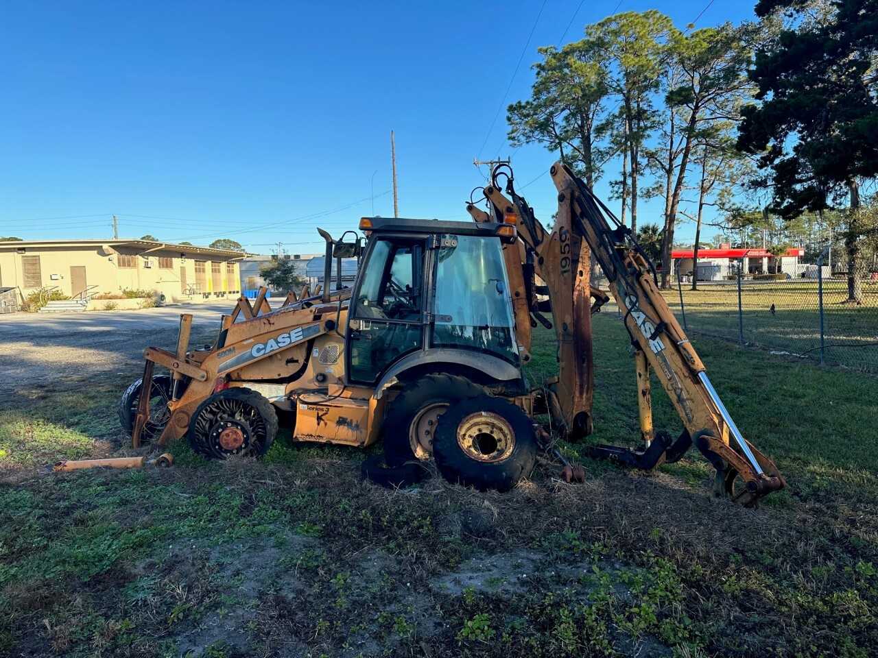 CASE Backhoe 580 M - CONSTRUCTION EQUIPMENT