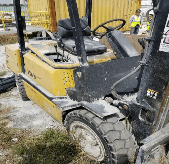 Lot of 2 Forklifts - FORKLIFTS