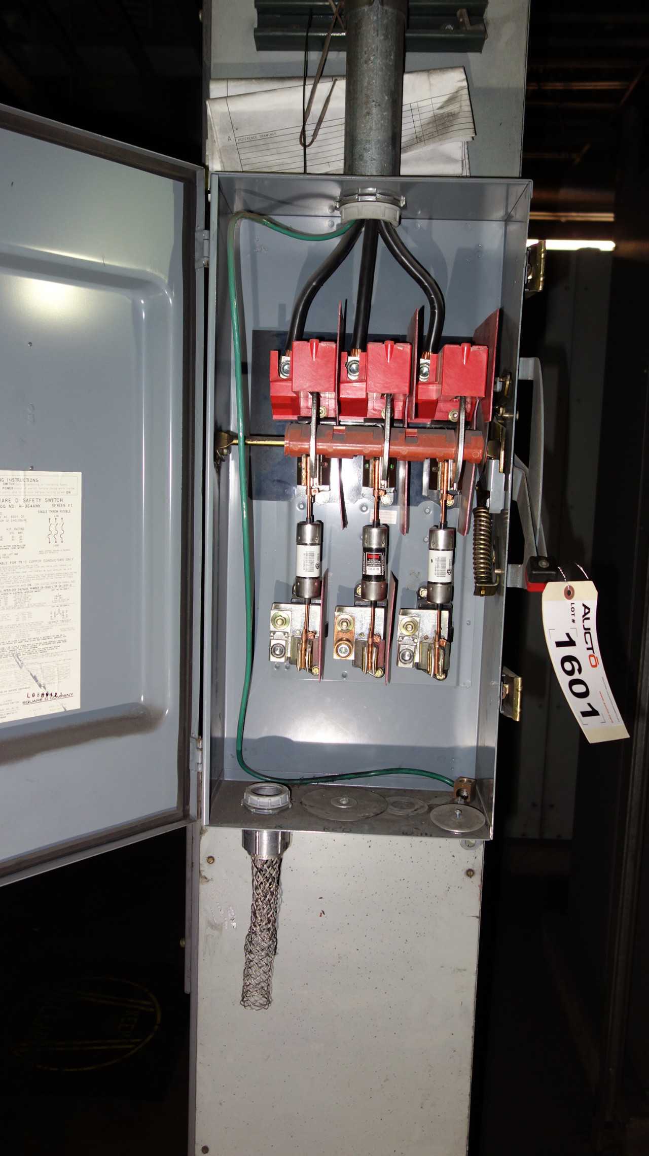 LOT OF 2 ASSORTED DISCONNECTS, SQUARE D 200A, 400A - DISCONNECT SWITCHES