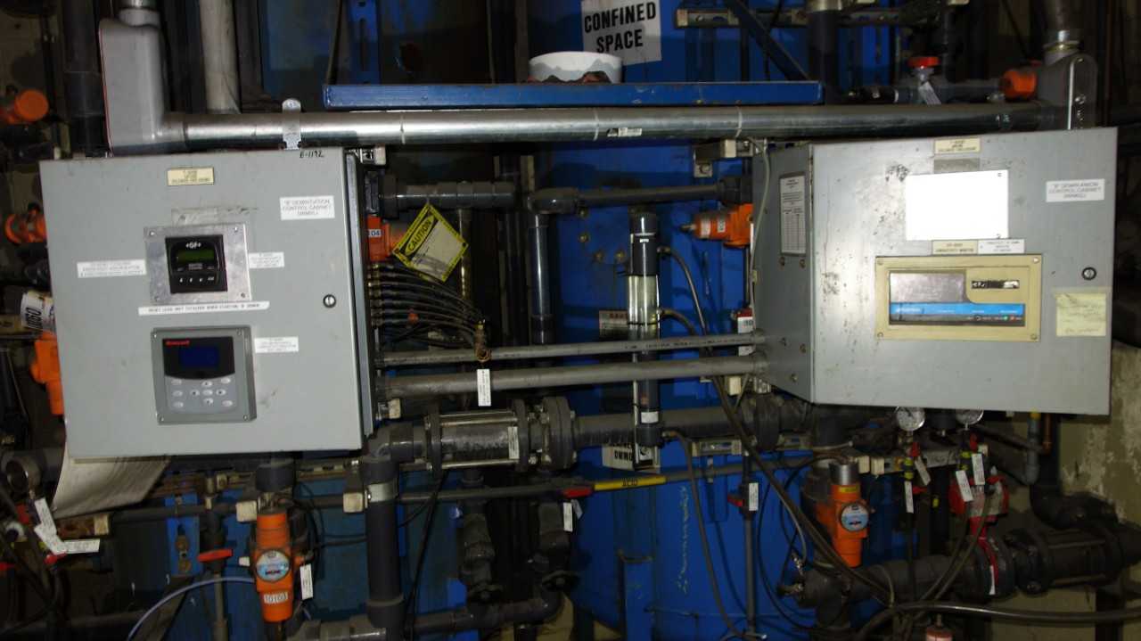 LOT OF 3 ASSORTED DEMINERALIZER CONTROL PANEL - CONTROL VALVE