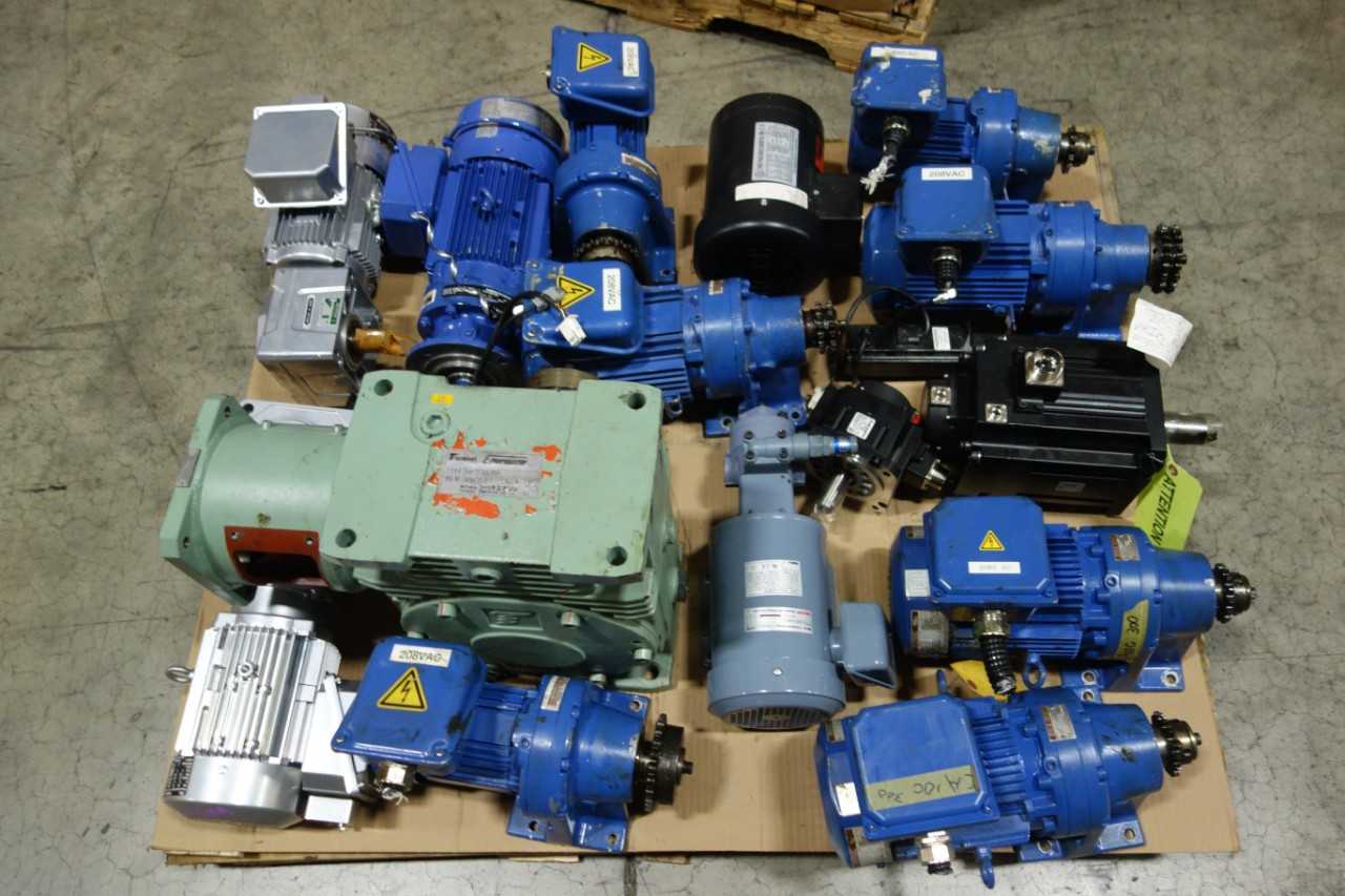 1 PALLET OF ASSORTED GEAR MOTORS  SERVO MOTORS  MITSUBISHI  SUMITOMO TSUBAKI - SERVO