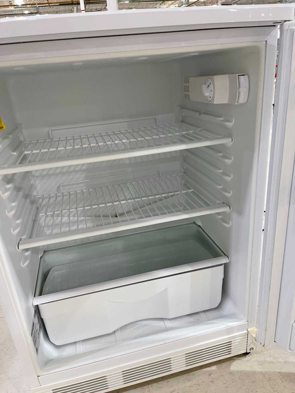 Refrigerator - MISCELLANEOUS