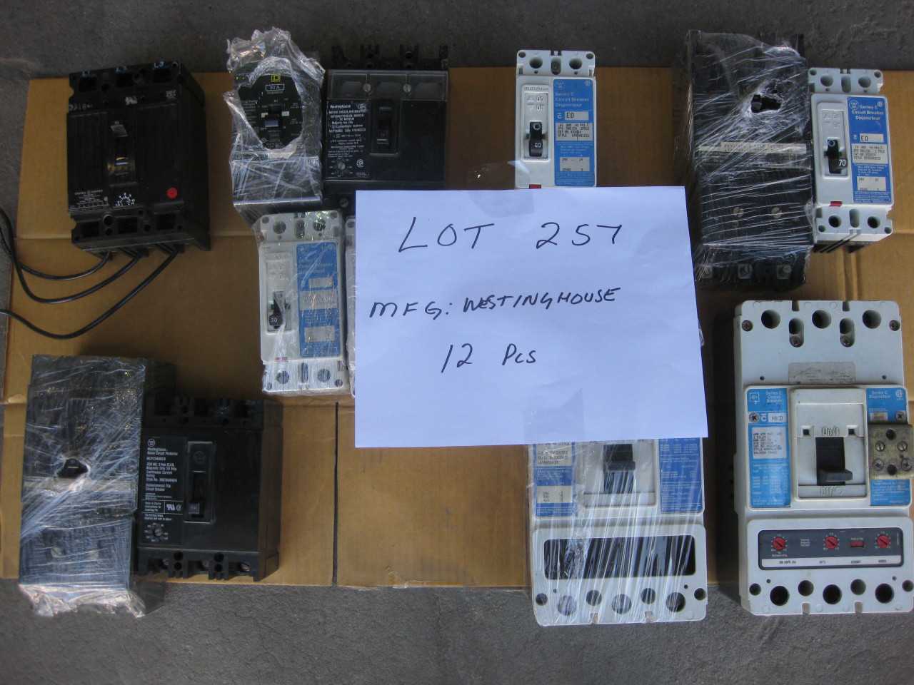 MIXED LOT OF WESTINGHOUSE BREAKERS (QTY 12) - CIRCUIT BREAKERS