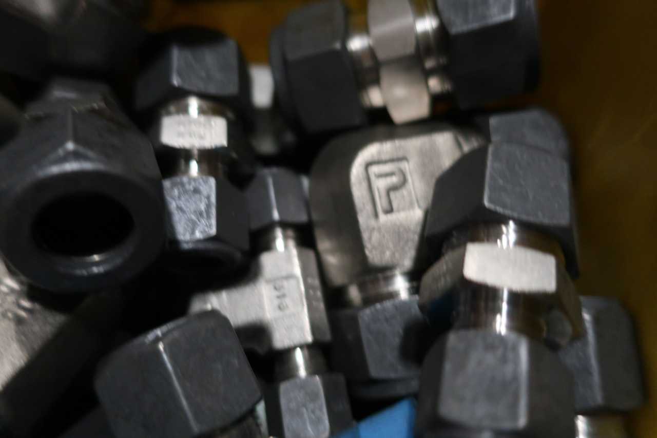 1 PALLET OF ASSORTED PARKER PNEUMATIC FITTINGS - PROCESS EQUIPMENT