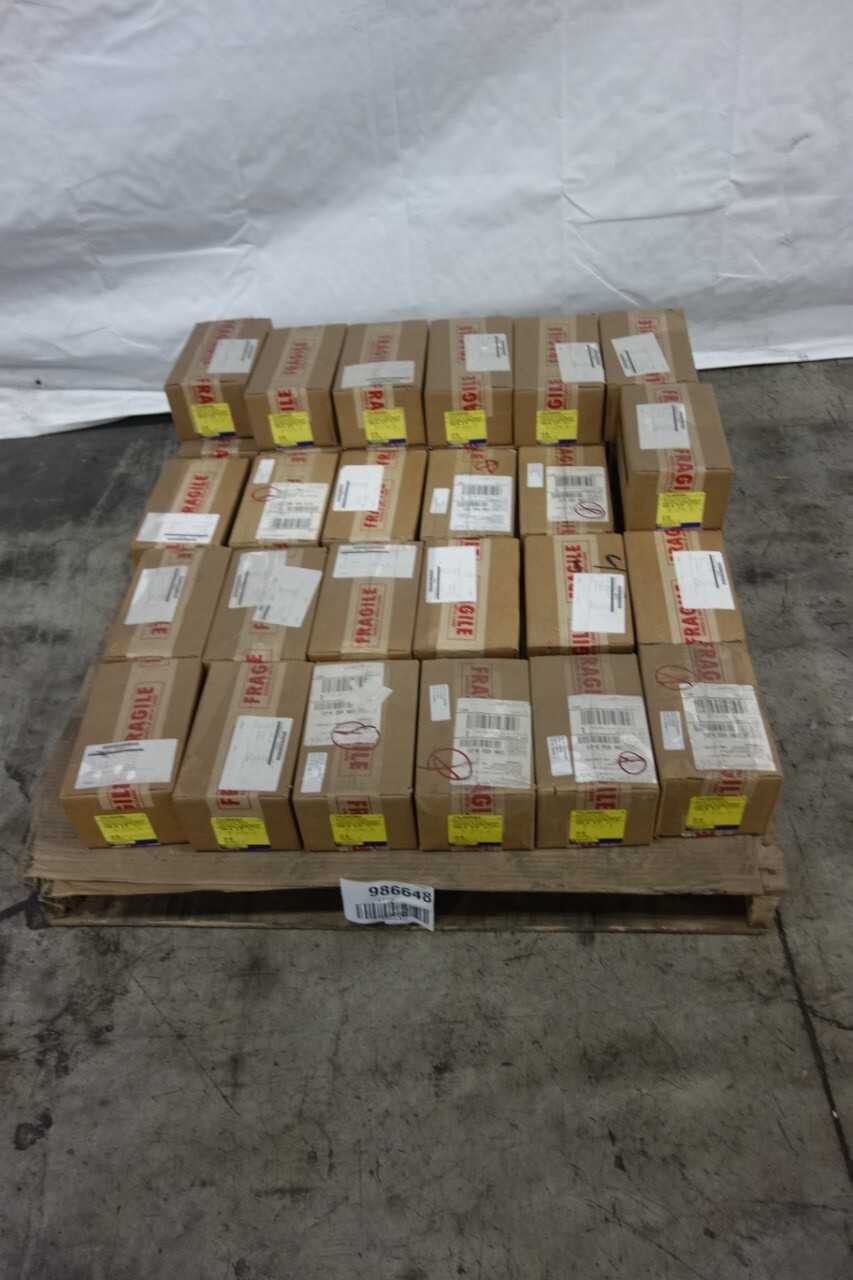 LOT OF 31 NEW IN BOX SQUARE D FHL2600MV MOLDED CASE SWITCHES - ELECTRICAL COMPONENTS