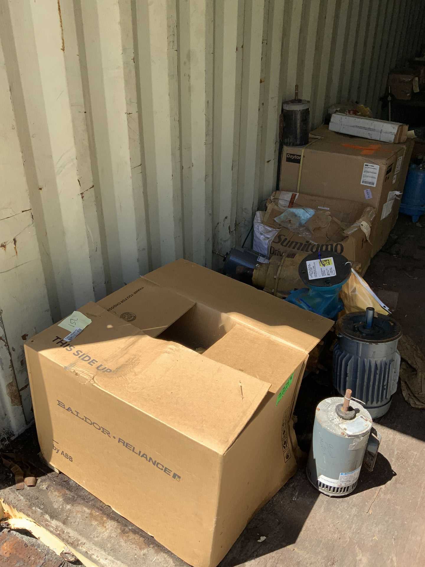 CONTAINER WITH CONTENTS- MOTORS, PUMPS - ELECTRIC MOTORS