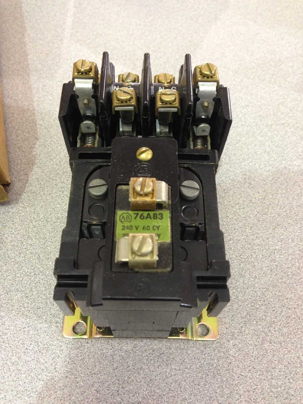NEW IN BOX ALLEN-BRADLEY 4 POLE CONTROL RELAY 700-BR220A2 SERIES A - AUTOMATION & CONTROLS