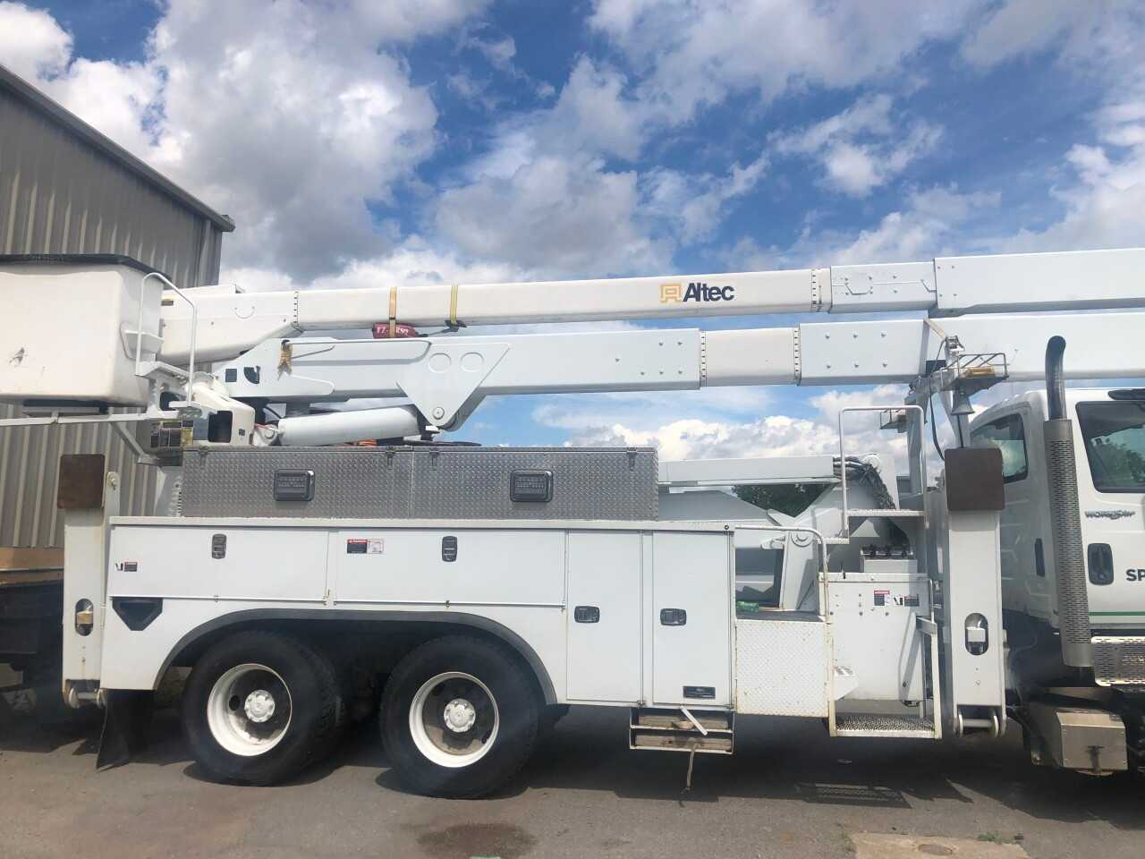 2013 International Workstar 7500 Bucket Truck - HYDRO EXCAVATOR TRUCKS