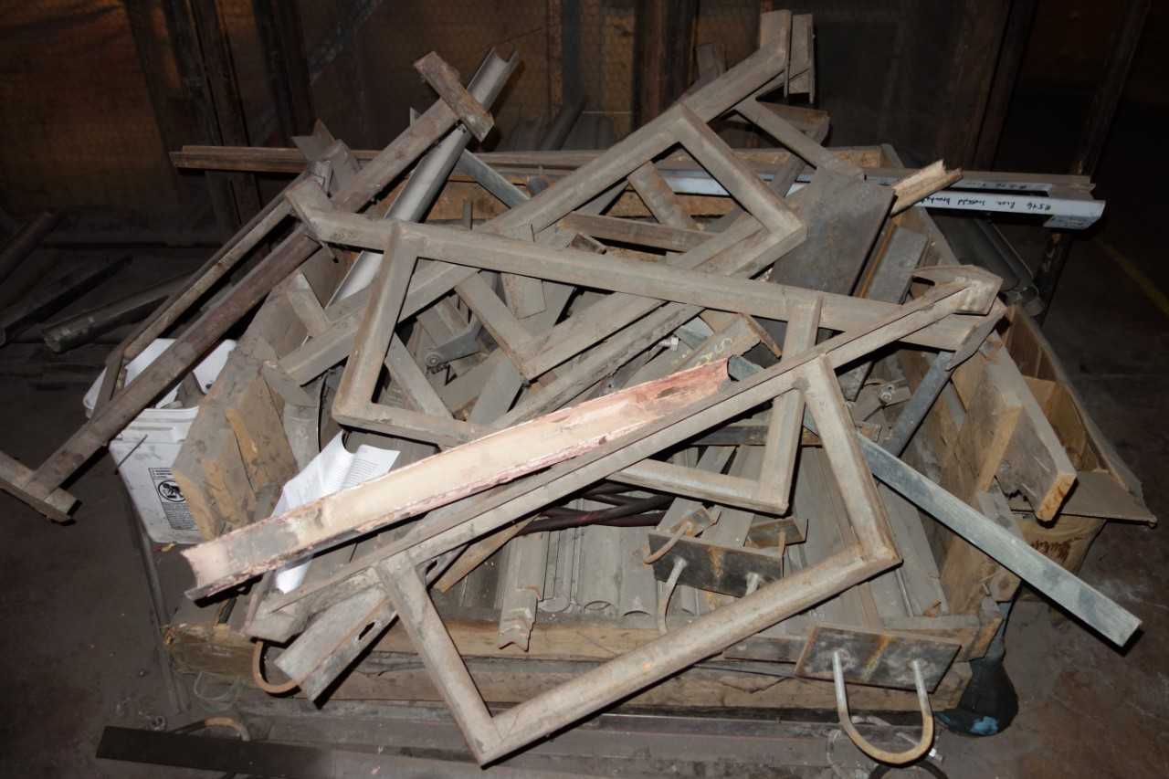 LOT OF ASSORTED SCRAP - ELECTRIC POWER TOOLS
