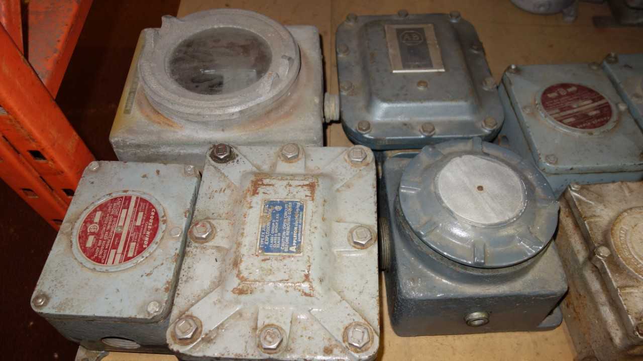 LOT OF ASSORTED ELECTRICAL JUNCTION BOXES - ELECTRICAL COMPONENTS