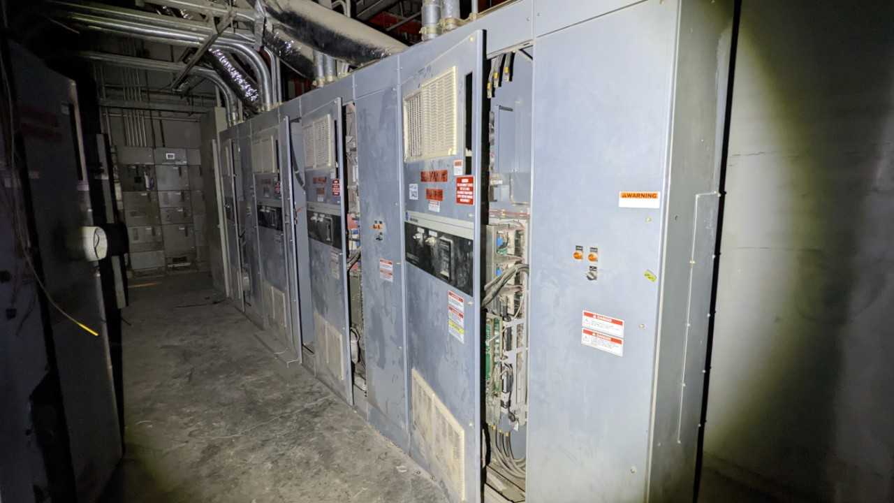 LOT OF 4 ALLEN BRADLEY VFD CABINETS - MOTOR DRIVES LOT OF 4 ALLEN BRADLEY VFD CABINETS - MOTOR DRIVES