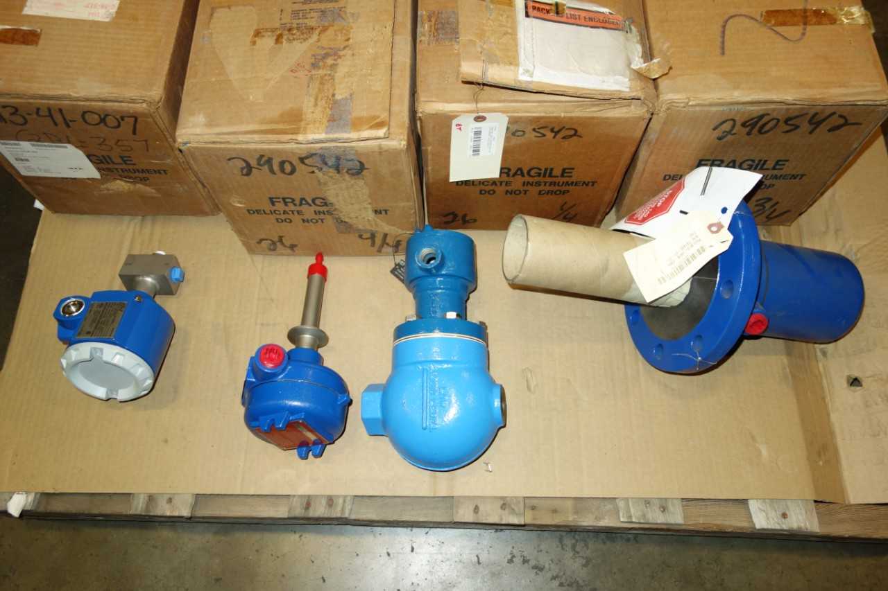 LOT OF 8 ASSORTED LEVEL SENSORS, SWITCHES, MAGNETROL, BINDICATOR - ELECTRICAL COMPONENTS