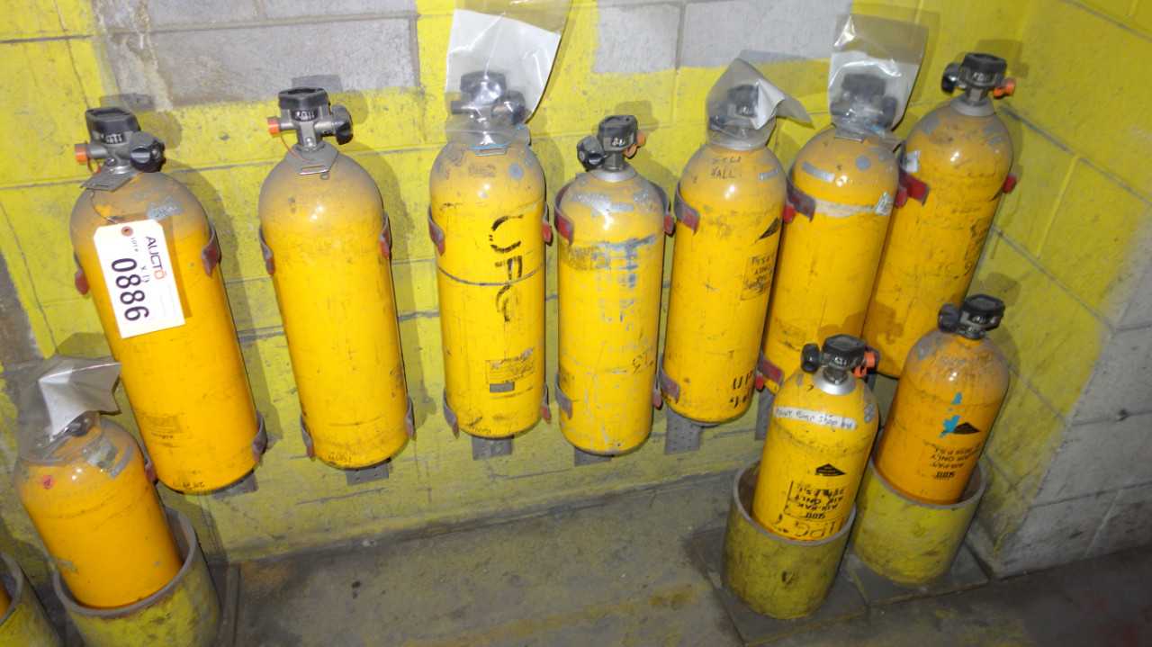 LOT OF 13 SCOTT PESPIRATOR AIR TANKS - MISCELLANEOUS