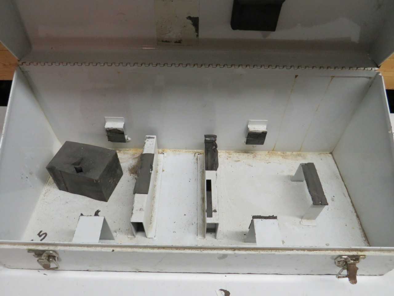 EMPTY PORTER CABLE METAL CASE - TOOL STORAGE