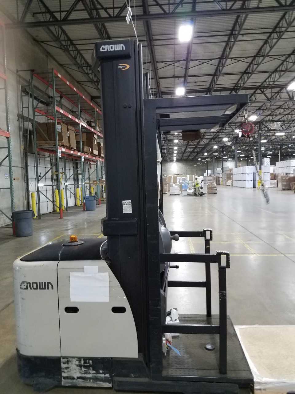 2001 Crown SP3520-30 Order Picker, Addison, IL - ORDER PICKER