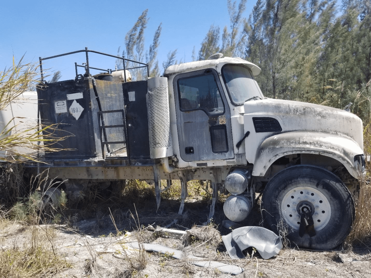 Service Truck - HYDRO EXCAVATOR TRUCKS